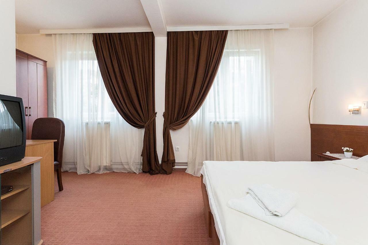 Hotel Dominus Bijelo Polje Exteriör bild